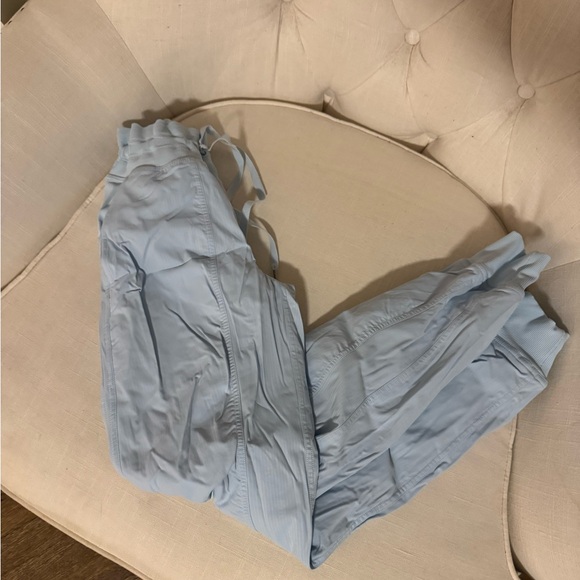 Lululemon Dance Studio Mid-Rise Jogger In Powder Blue Size 0 - never worn. - Picture 3 of 4